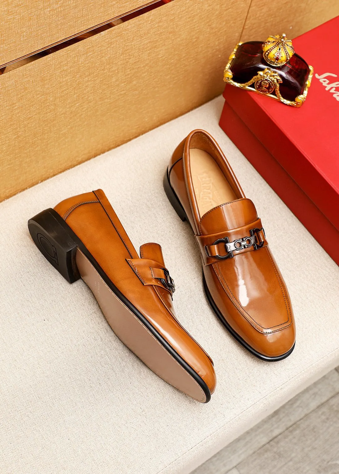 Men's shoes 💰462 💐 Product trademark: Ferragamo "Ferragamo" casual leather shoes Regular size: 38-44 (45.46.47🉑️Customized) Product materials: Selected imported open-edge beaded cowhide leather upper + classic hardware buckle, imported water-dyed cowhide leather lining. Strong three-dimensional visual effect, original outsole color: 1⃣️color optional
